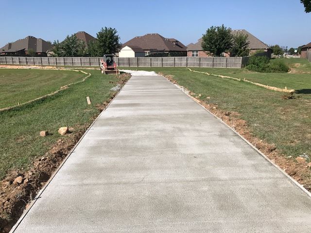 Citizens Park Trail Grass lines paved trail